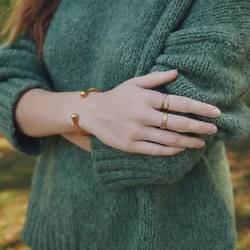 TIMI OF SWEDEN Tone hamret ring forgyldt justerbar