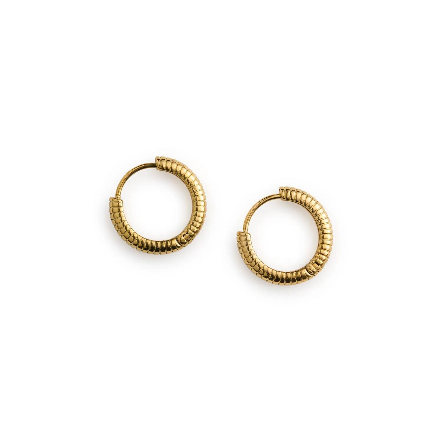 TIMI OF SWEDEN Vivia ribbet hoop øreringe guld 11 mm