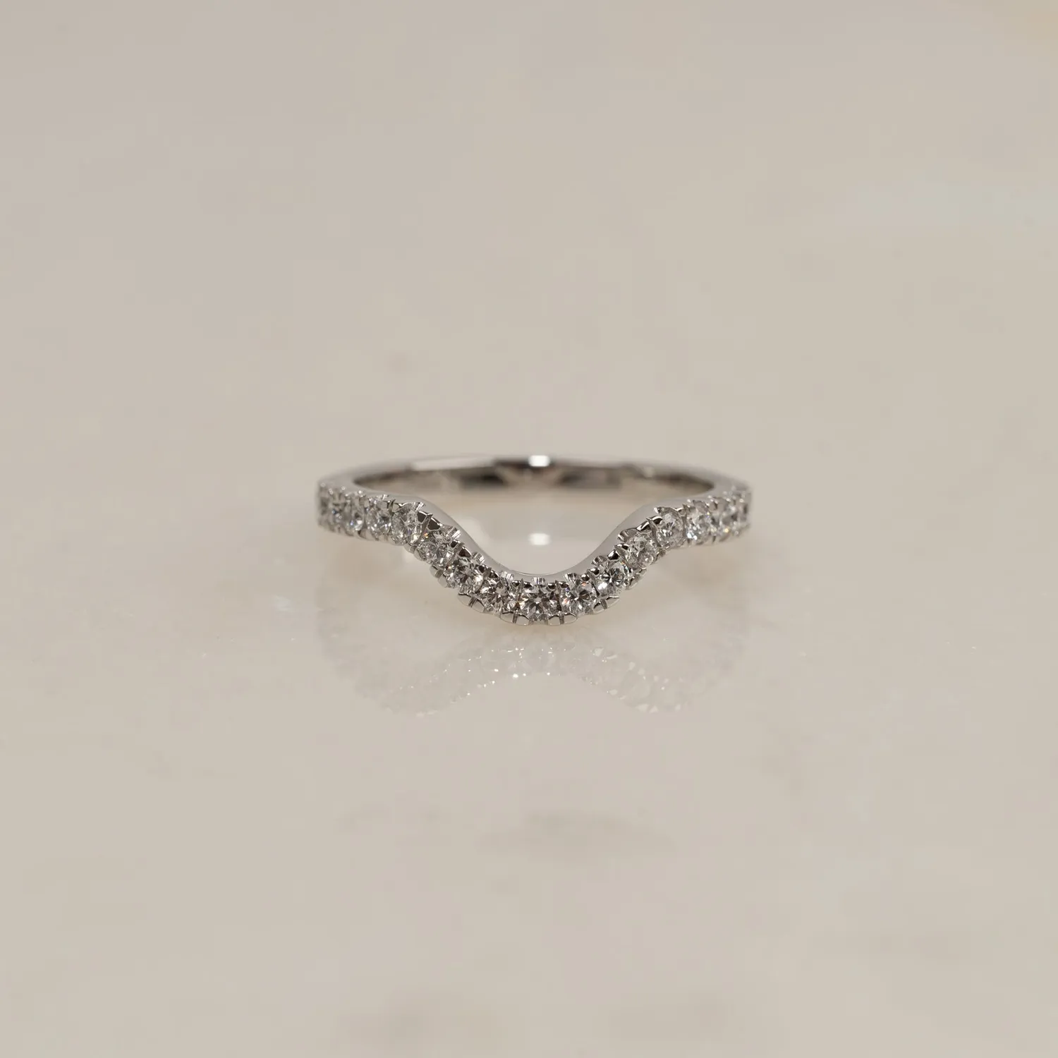 Sisi Copenhagen Wide Curve alliancering 0,36 ct hvidguld