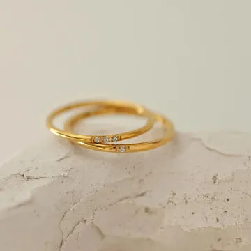 TIMI OF SWEDEN Evi ring krystal guld str. 17 stål