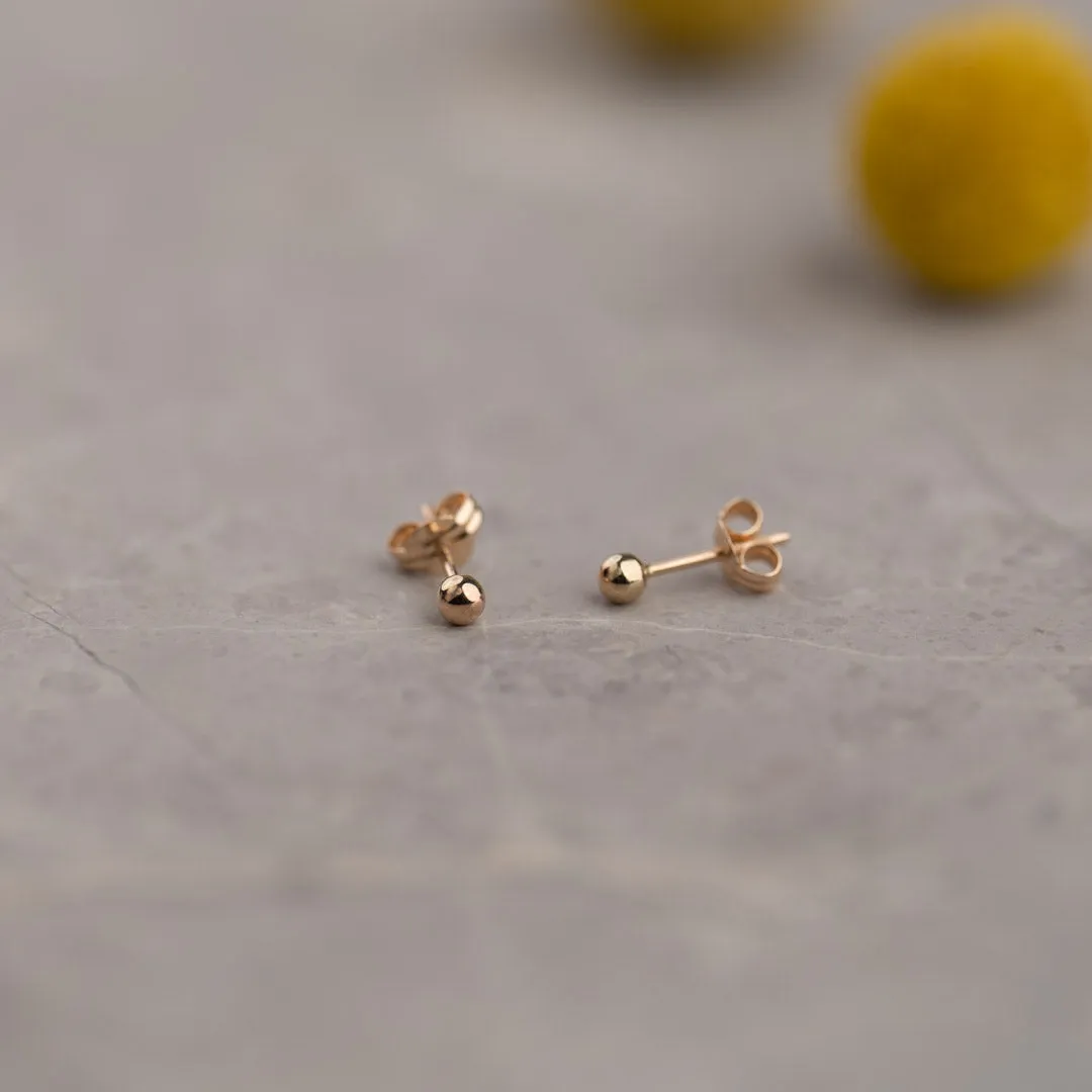 Sisi Copenhagen Dot ørestikkere guld 9 kt 3 mm par