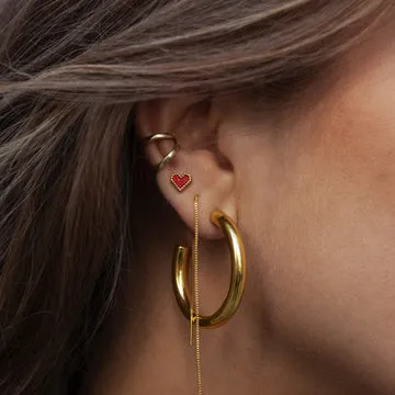 TIMI OF SWEDEN Sarah rødt hjerte ørestikker guld 7 mm