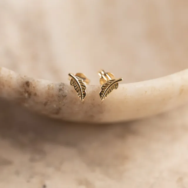 Sisi Copenhagen Feather ørestikker massivt guld fjer