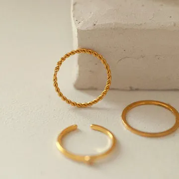 TIMI OF SWEDEN Evi Thin Twisted ring forgyldt str. 17