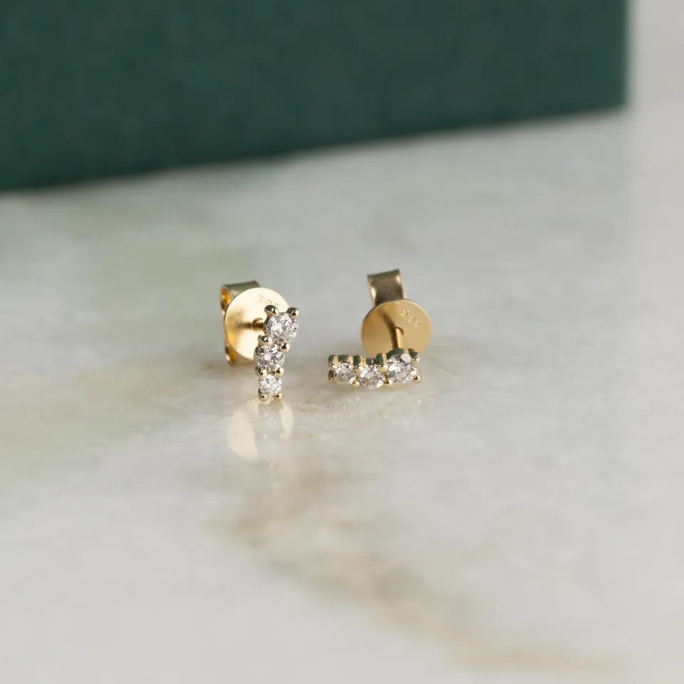 Sisi Copenhagen Graduating Curved ørestikker 0,22 ct guld