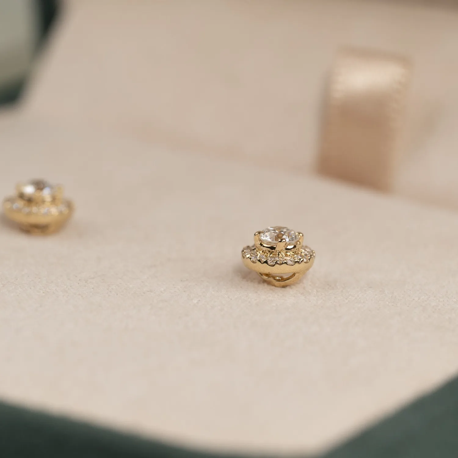 Sisi Copenhagen Halo 0,5 ct ørestikker guld lab-diamant