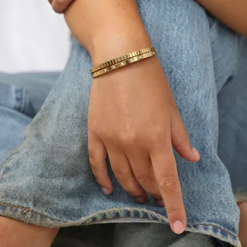 TIMI OF SWEDEN Meja Textured bangle armbånd stål
