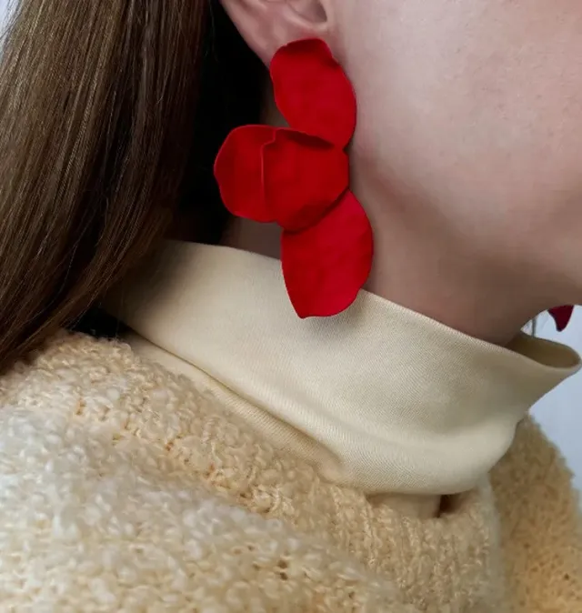 Wos Maddie øreringe rød hamret statement 6,5 cm