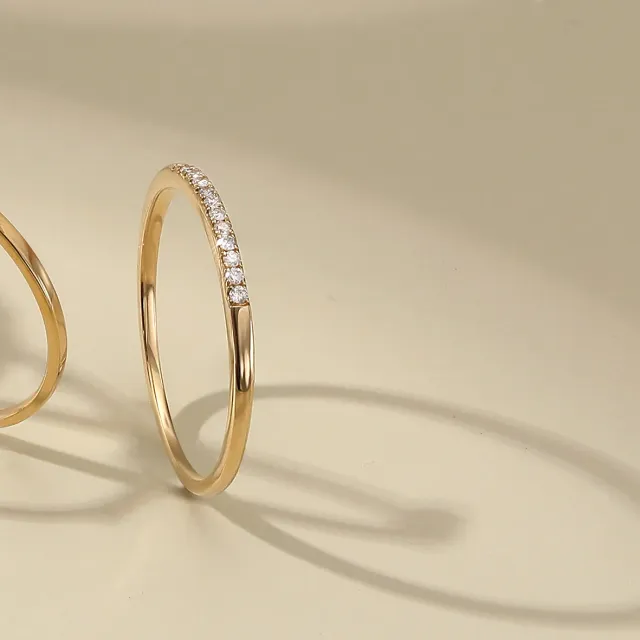 Bykjaergaard Fine ring i 14 kt guld med diamanter