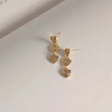 TIMI OF SWEDEN Baby øreringe hjerter forgyldt 3 cm