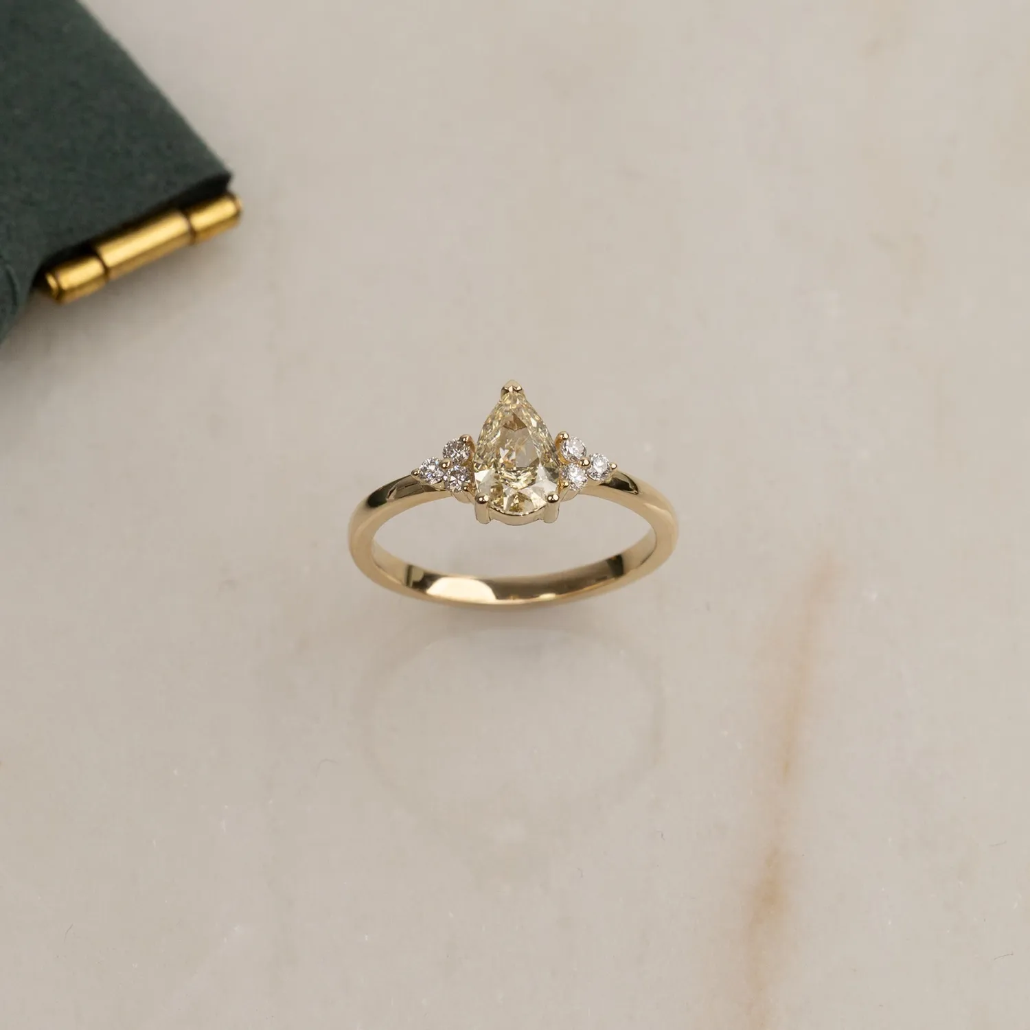 Sisi Copenhagen Pear Triad 0,65 ct ring guld 14 kt hvid