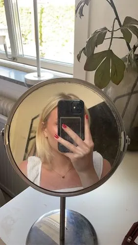 TIMI OF SWEDEN Sarah halskæde forgyldt rødt hjerte
