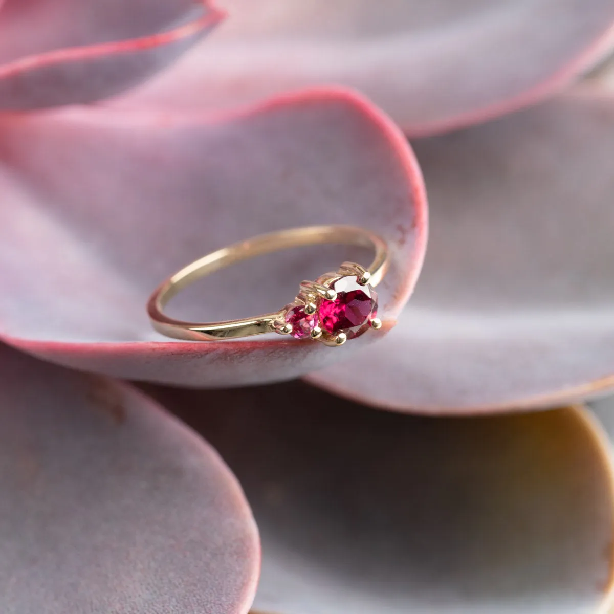 Sisi Copenhagen Gladis Pink Rhodolite ring 9 kt guld