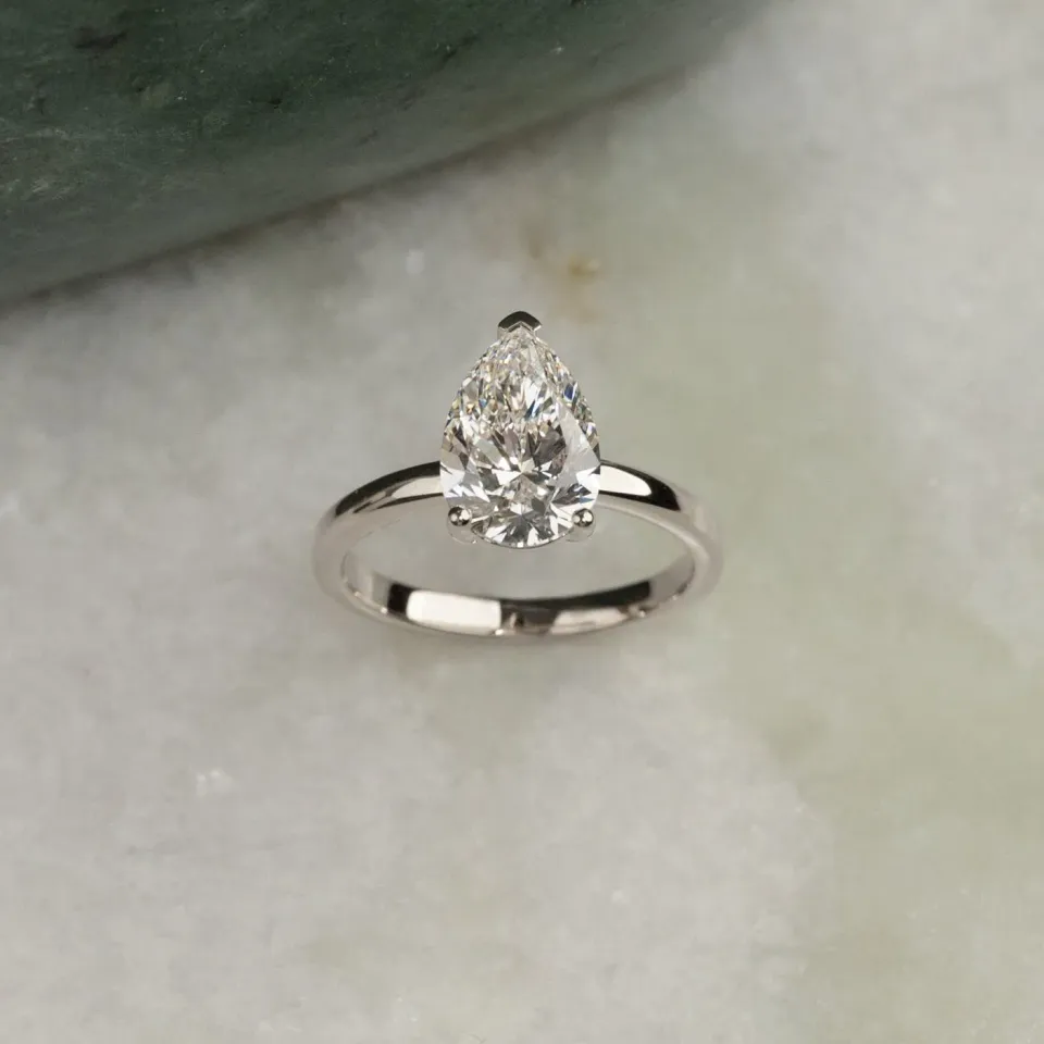 Sisi Copenhagen Solitaire pear-diamantring 14 kt guld