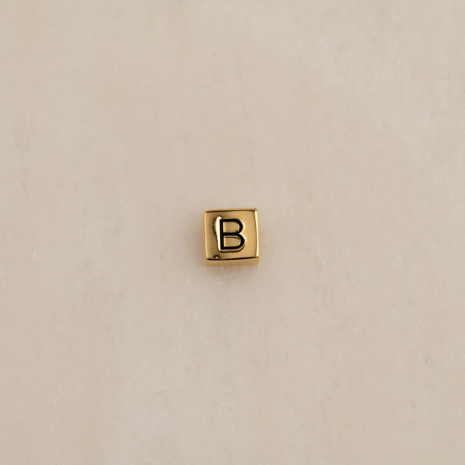 Sisi Copenhagen Box Letter bogstavvedhæng forgyldt keyboard