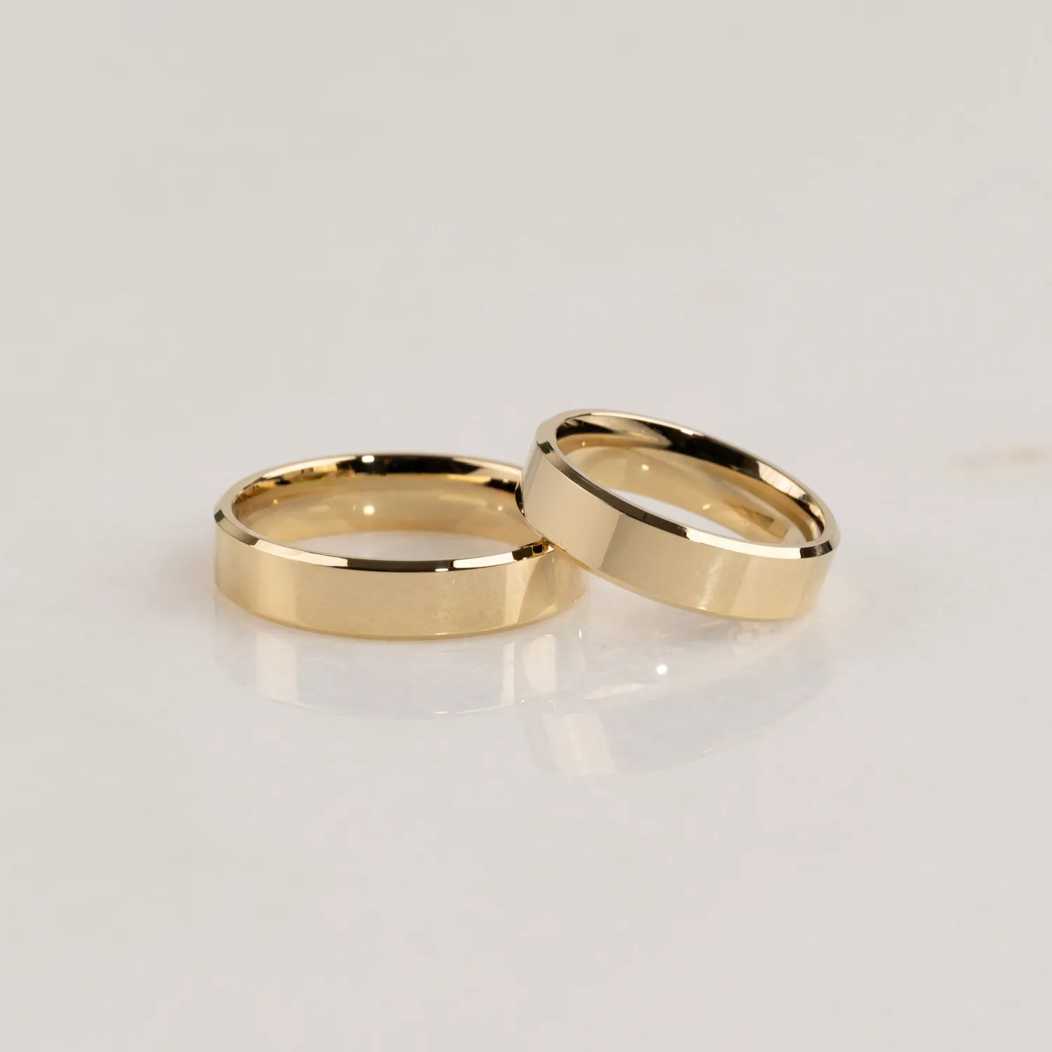 Sisi Copenhagen Beveled Flat Comfort vielsesring guld 5 mm