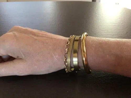TIMI OF SWEDEN Maeve Statement bangle vandfast guld